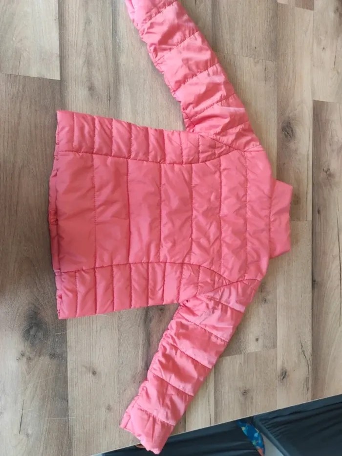 Doudoune fine étiqueté 3 ans mais taille 4 ans - photo numéro 5