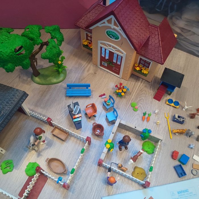 Playmobil 5529 clinique vétérinaire avec animaux et enclos manque 1table 1etagere 1journal et 1 dossier jaune - photo numéro 3
