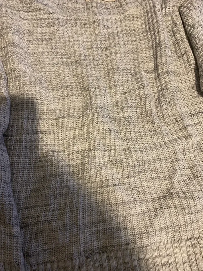 Pull hollister en très bon état gris - photo numéro 2