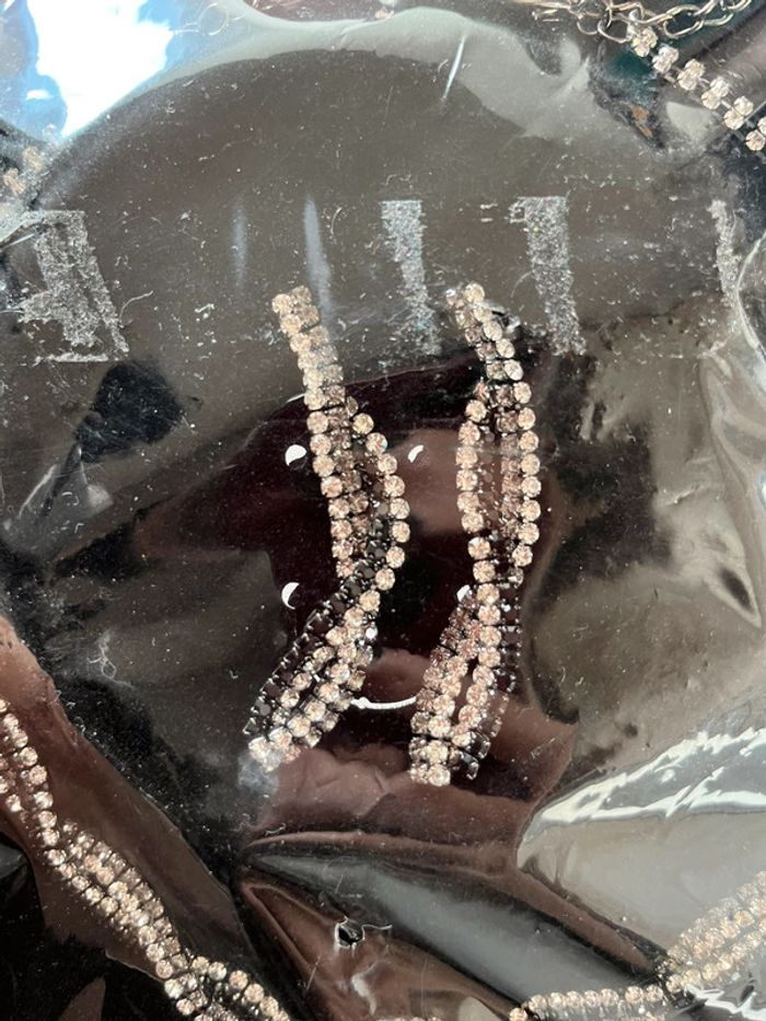 Collier boucle d’oreille strass noir et argenté - photo numéro 2