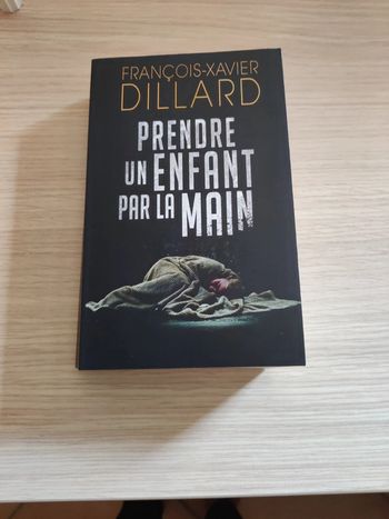 Prendre un enfant par la main de F-X Dillard