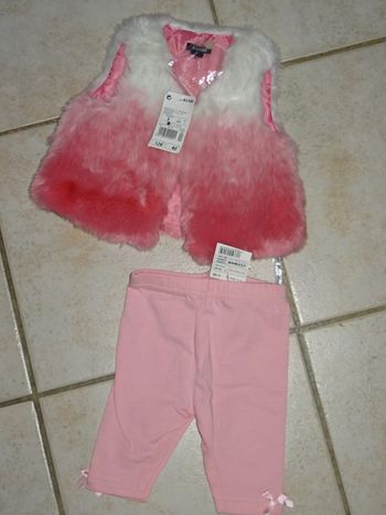 gilet sans manche fourrure+ legging neuf 3 mois