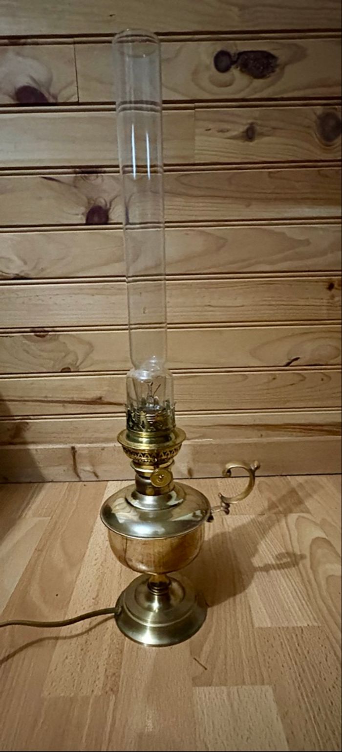 Vintage lampe à pétrole électrifiée