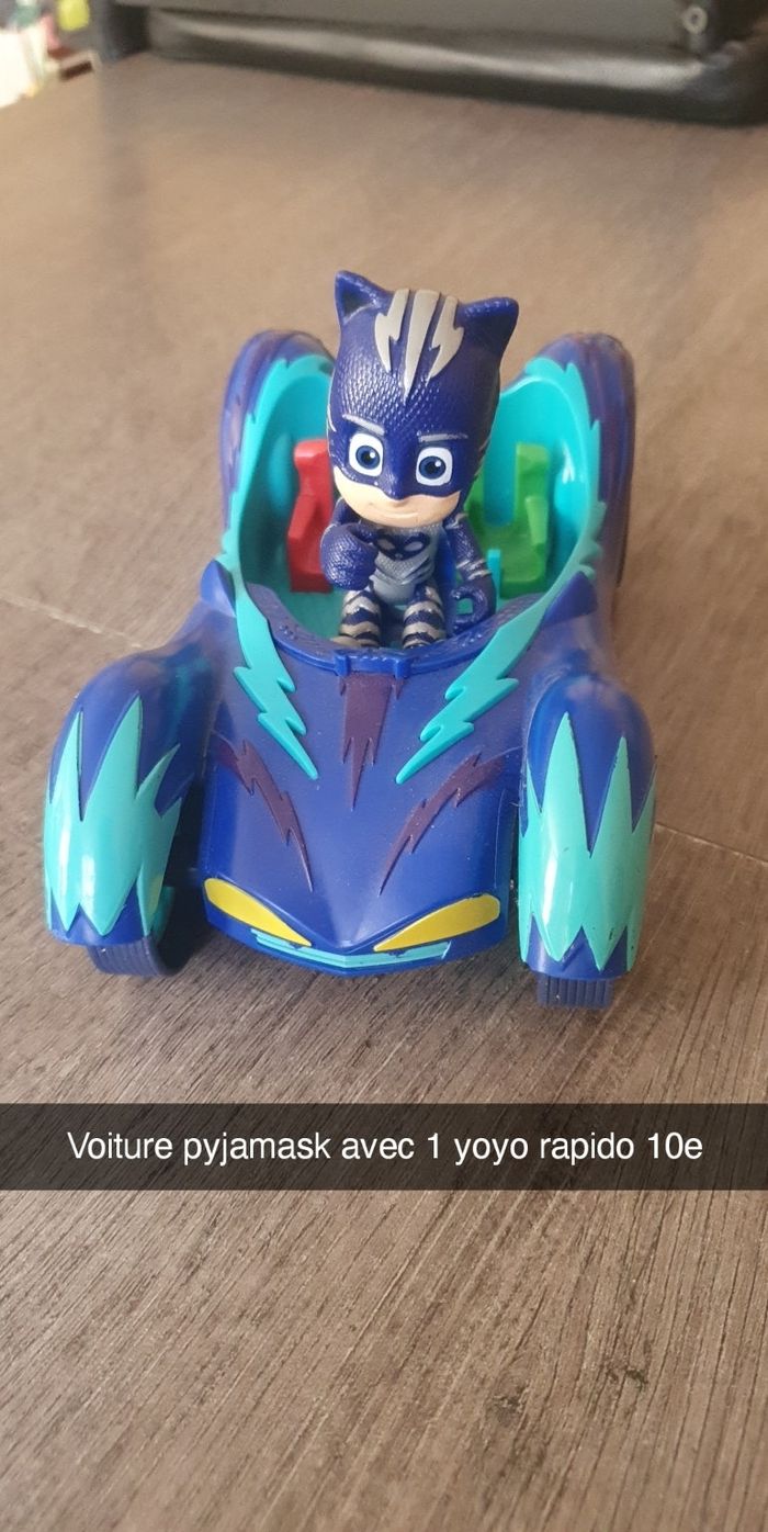 Véhicule et figurine pyjamask