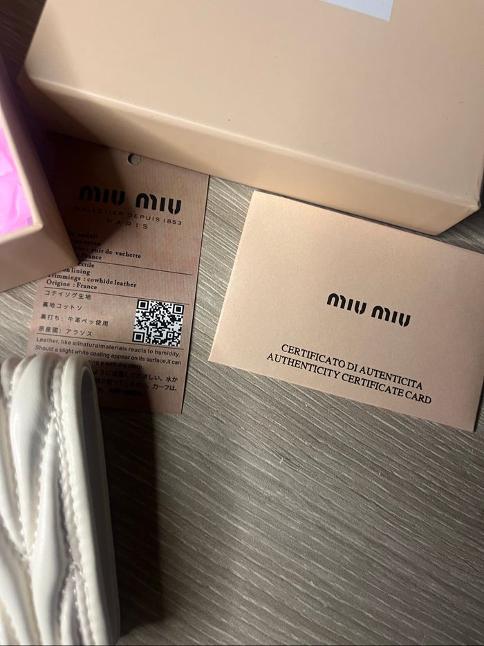 Porte monnaie miu miu blanc neuf - photo numéro 3