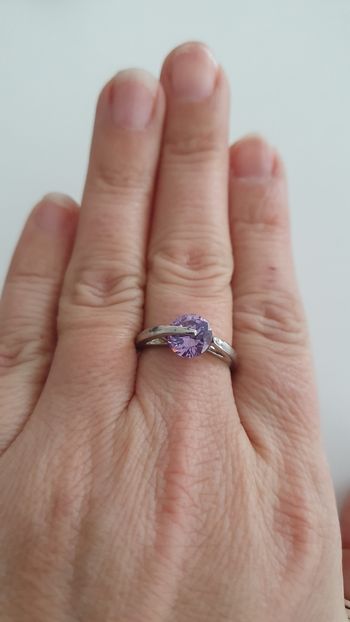 Bague neuve violette