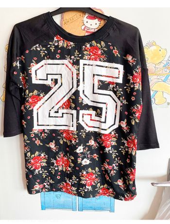 Tee shirt à manches 3/4 noir à motifs, taille S, marque Kiabi.