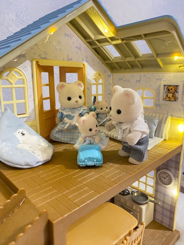 Maison éclairée Hillcrest sylvanian famille ours polaires noël - photo numéro 10