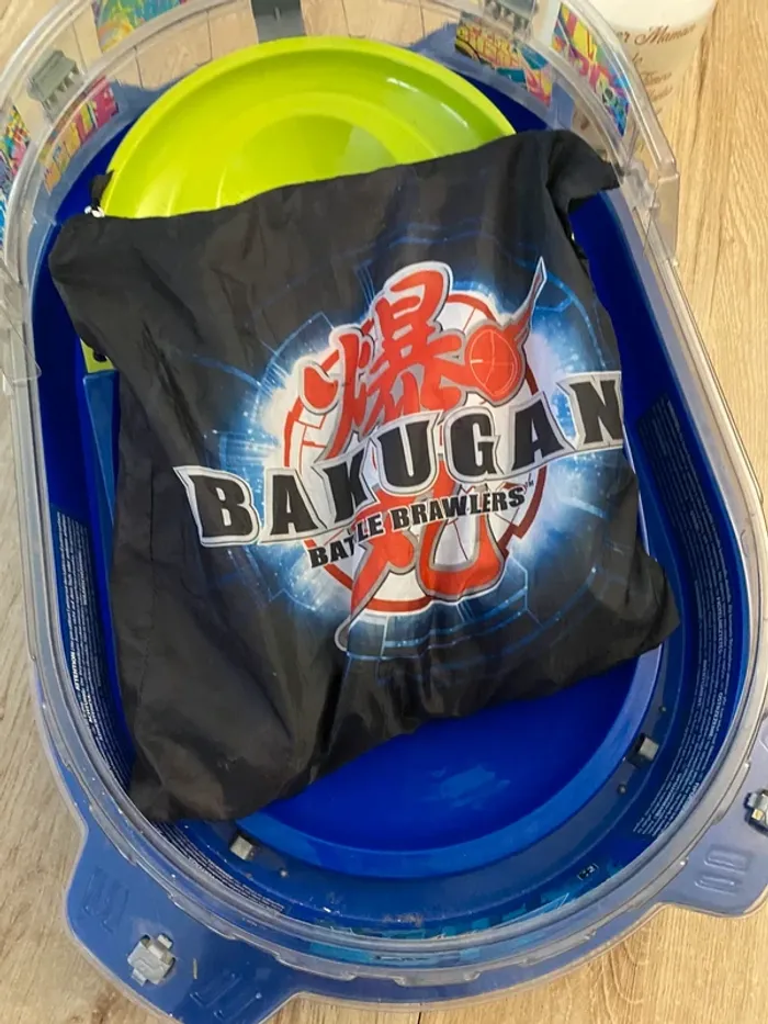Lot Beyblade Burst Rise Hypersphere et toupies lanceur .. valeur 100aine d euros - photo numéro 6