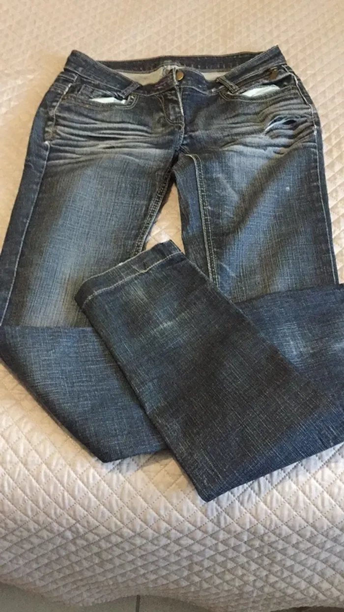 Jean 38 troué