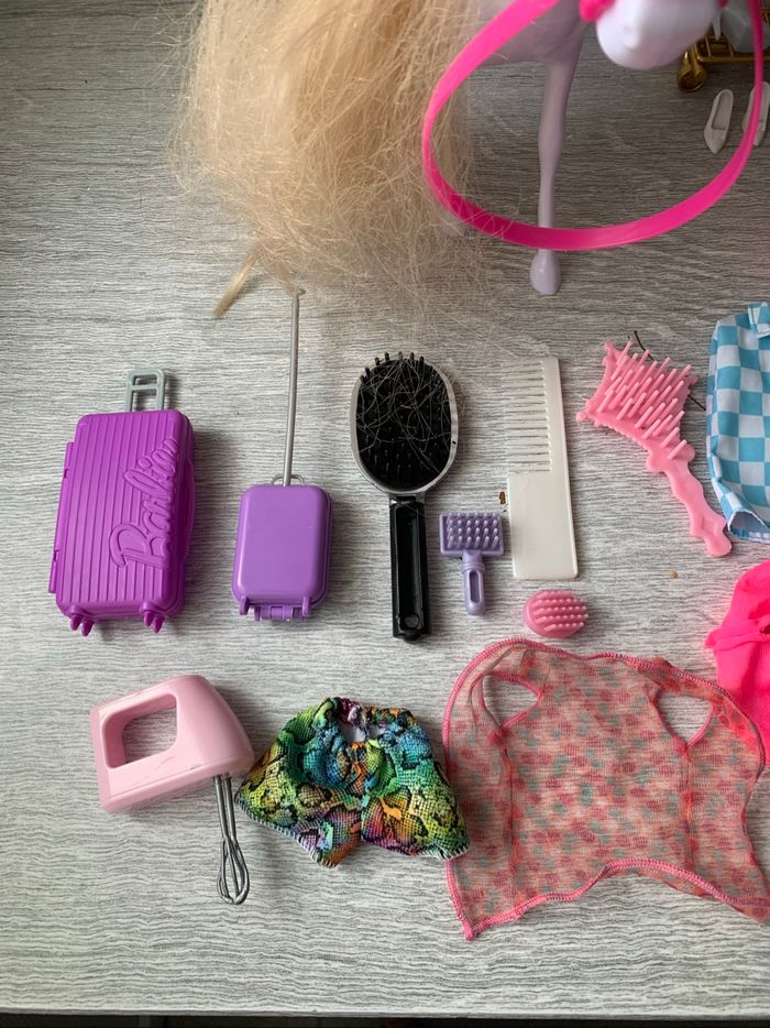 Lot d’accessoires Barbie et autres poupées - photo numéro 9
