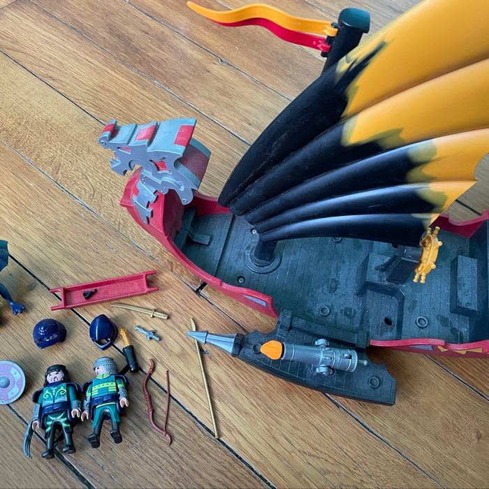 Playmobil 5481 (vaisseau d’attaque du dragon)