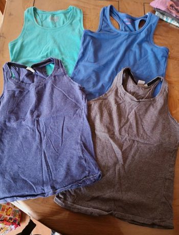 Lot 4 débardeurs 10 ans