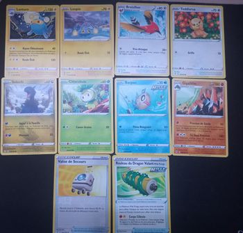Lot de 10 cartes pokemon Épée Bouclier