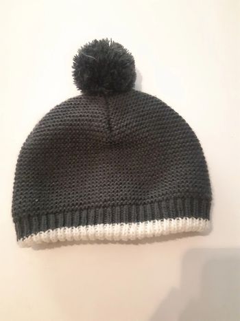 Bonnet gris et blanc t. 3/6mois
