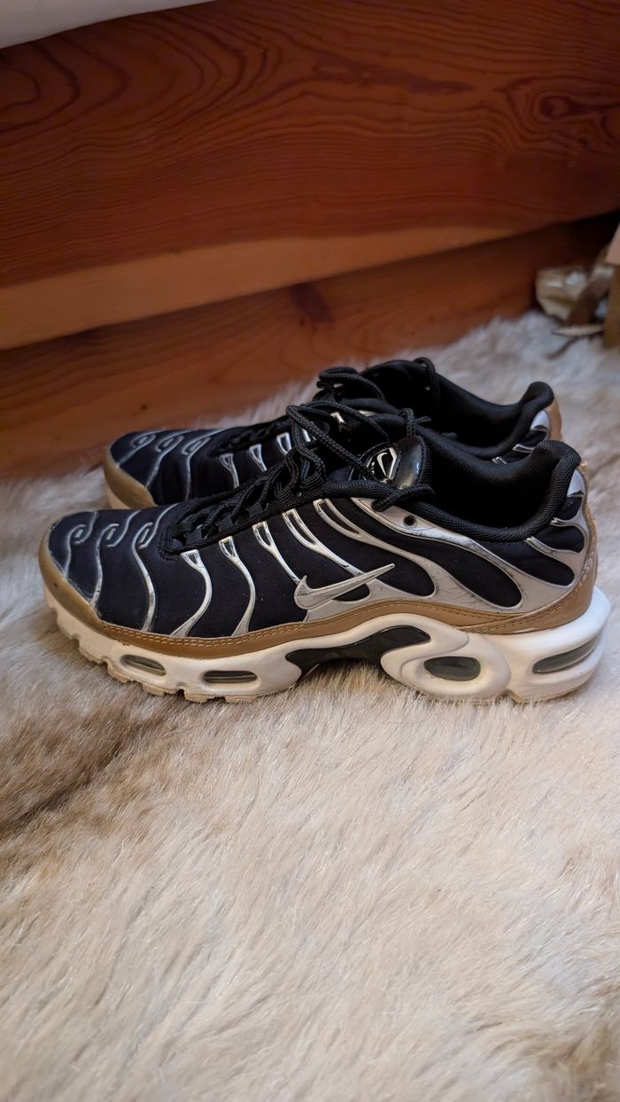 Wmns Air Max Plus 'Black Gold' - photo numéro 4