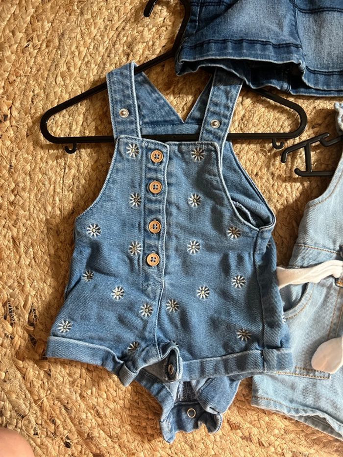 Lot de deux salopettes en jean et une robe en jean en taille trois mois - photo numéro 3