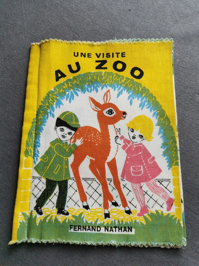 Une visite au Zoo livre en tissu Fernand Nathan