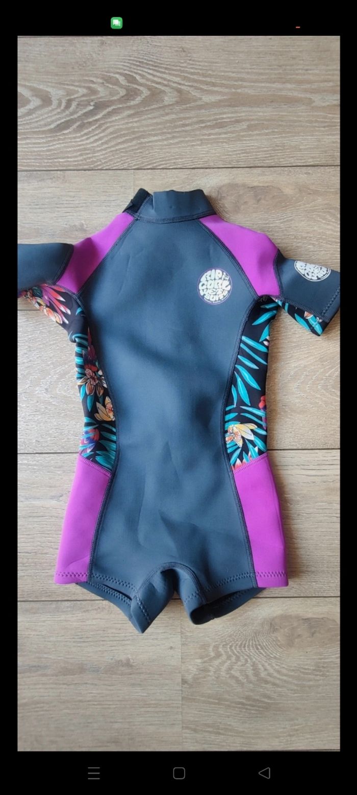 Combinaison surf taille 6/8 ans rip curl