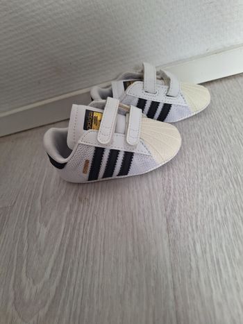 Basket chaussures chaussons bébé adidas