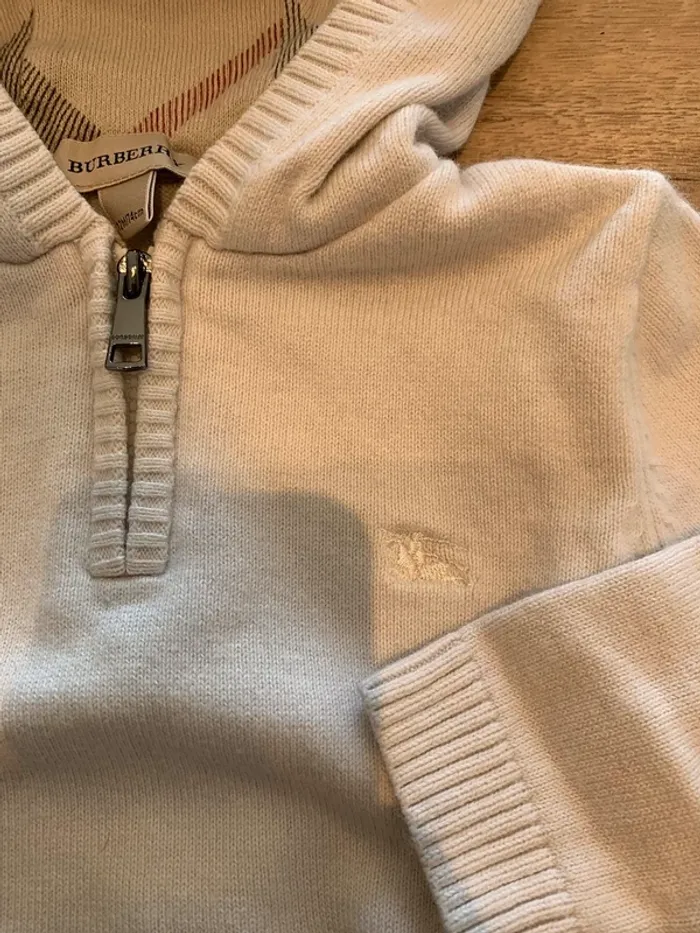 Pull burberry taille 12 mois - photo numéro 2