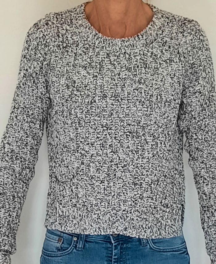 Pull-over noir et blanc taille XS