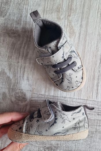 Petite chaussures dino
