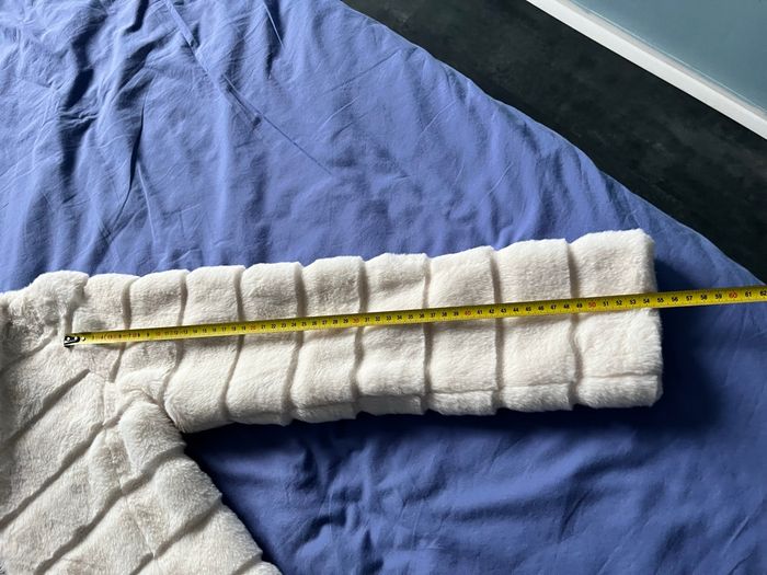 Veste fausse fourrure blanc cassé - photo numéro 8