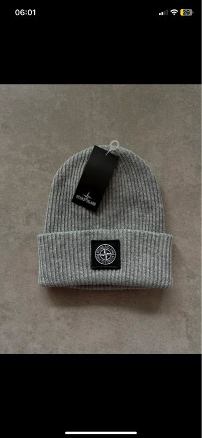 Bonnet stone island gris neuf