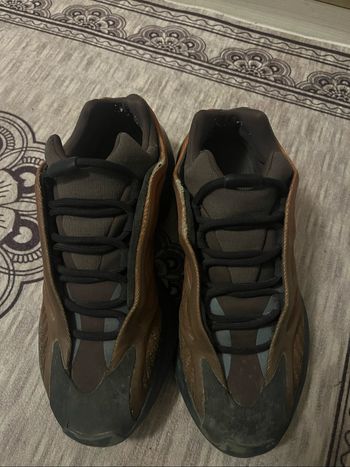 Yeezy 700 v3