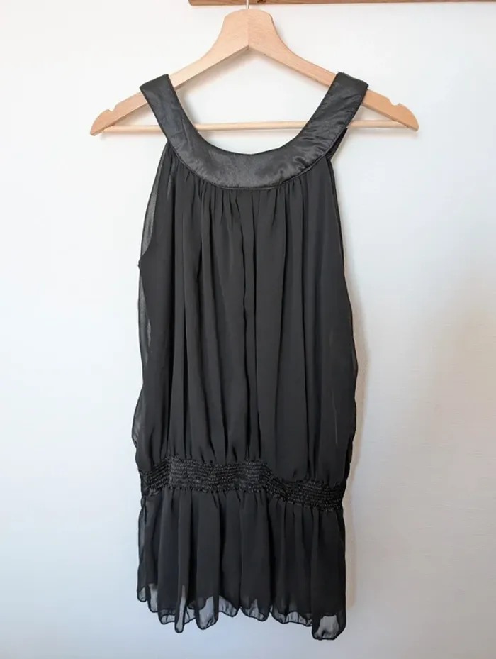 Robe noire sans manches - photo numéro 6