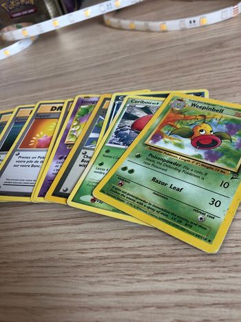 Lots de 16 carte Pokémon en français et en anglais