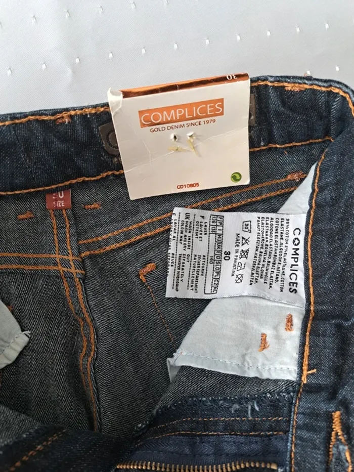 Jean Neuf Etiqueté marque COMPLICES Taille 30 (9-10 ans) - photo numéro 4