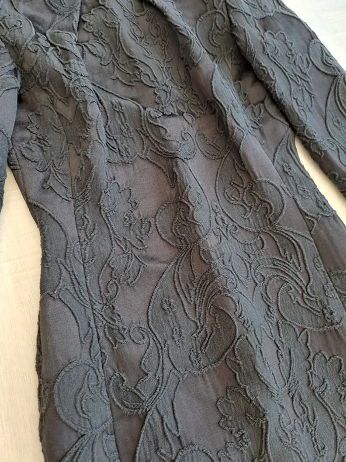 Robe Mango noire - broderie - taille S - élégante - doublure - épaulettes - photo numéro 2
