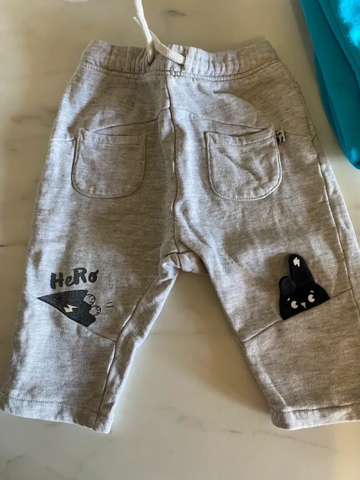 5 pantalons 12 mois - photo numéro 8
