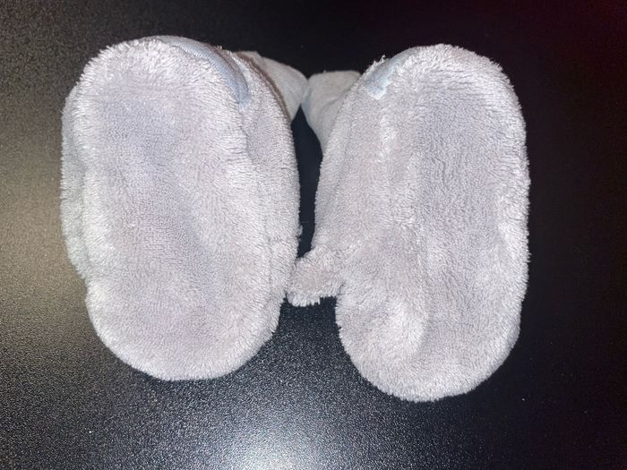 Chaussons bébé gris à tête d’ours taille 0-6 mois - photo numéro 3