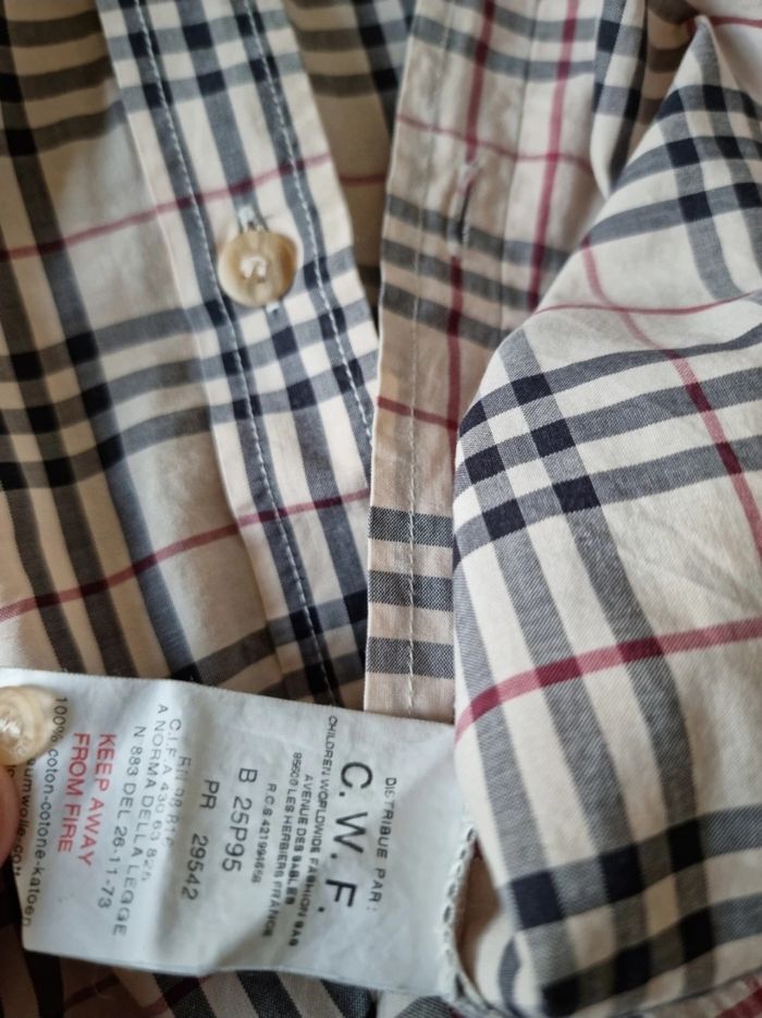 Chemise ML 
Burberry authentique 
Taille 12 ans 
Joli tartan
Très bon état - photo numéro 5