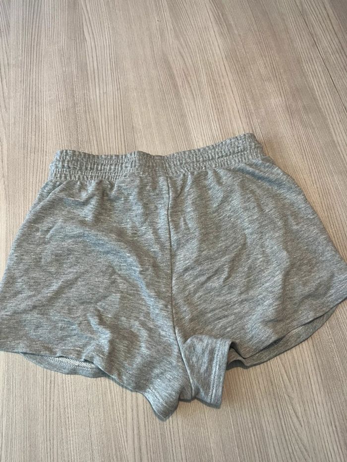 Short gris - photo numéro 4