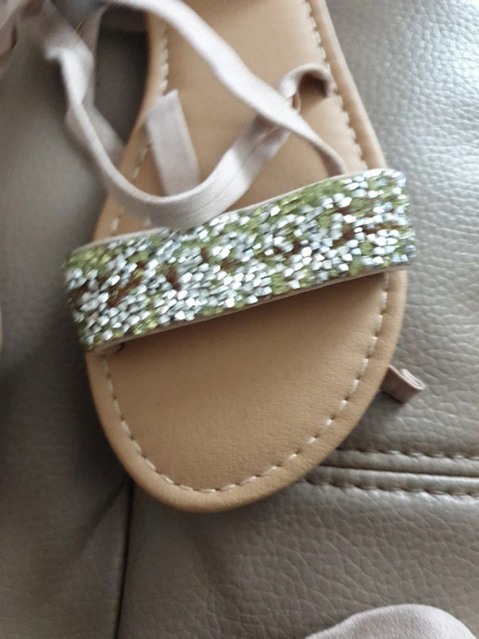 Sandale neuve 35 - photo numéro 2