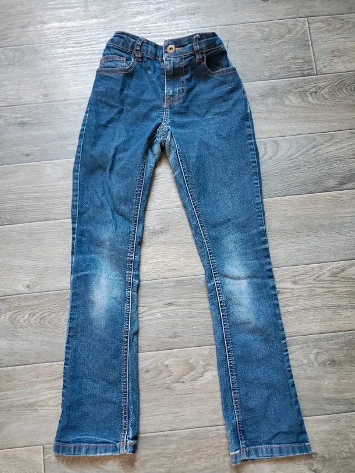 Jeans taille 9 ans très bon état