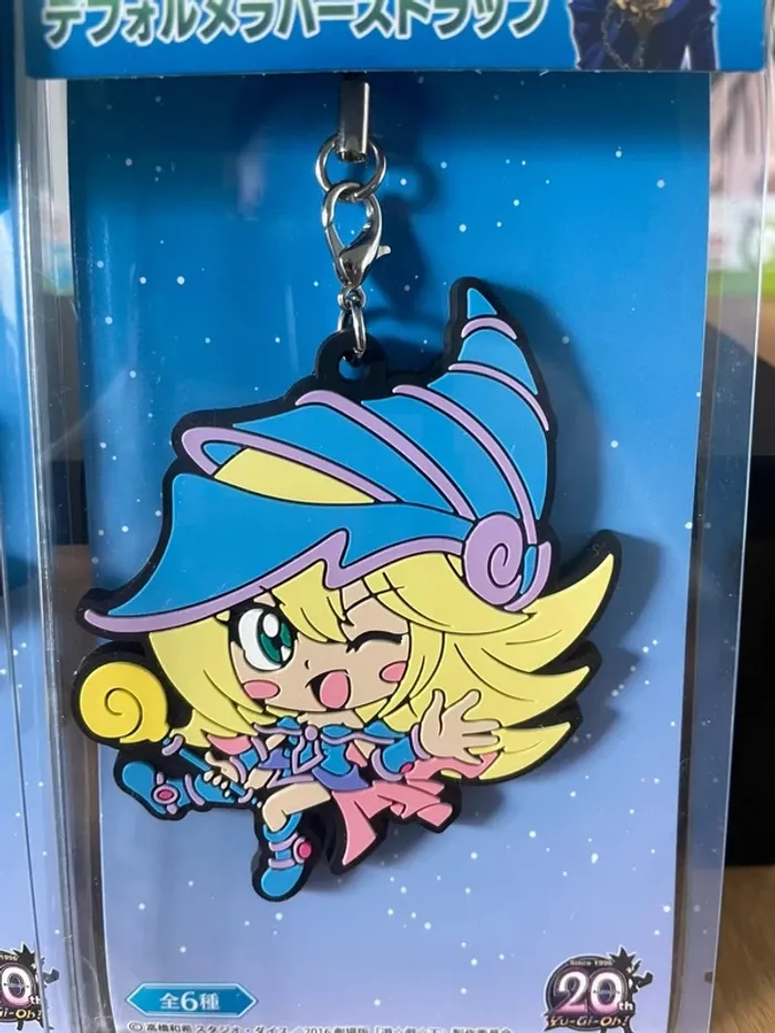 Yu-Gi-Oh! Lot 2 Porte-clés Yami Yugi & Black Magician Girl Deformed Rubber Strap 20th Anniversary - photo numéro 3