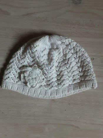 Bonnet coton maillé avec fleur T. 2-3 ans