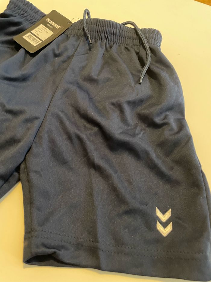 Short de sport taille 6/7 ans hummel - photo numéro 2
