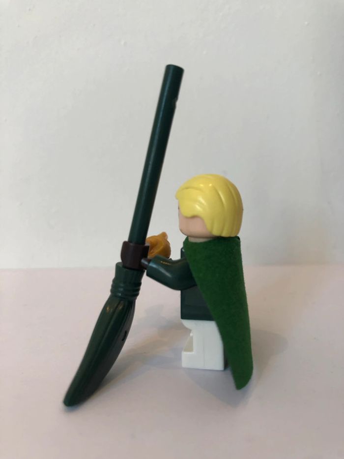 Figurine type lego Drago Malfoy en tenue de quiddich. Harry Potter - photo numéro 2