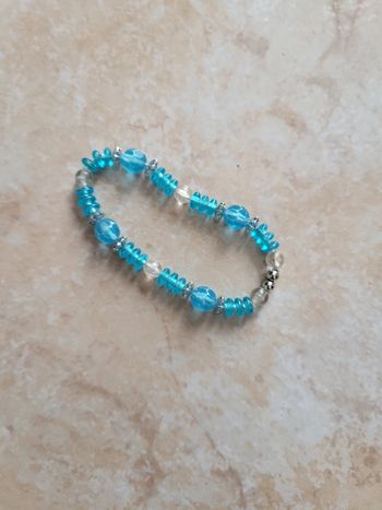 Bracelet perles bleu blanc transparent