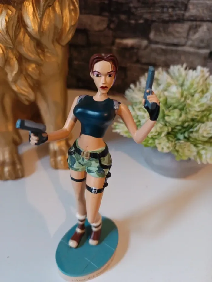 Figurine tomb raider - photo numéro 2