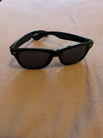 Lunettes de soleil vertes PERRIER