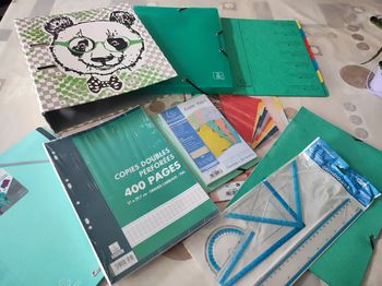 Lot fournitures scolaires
