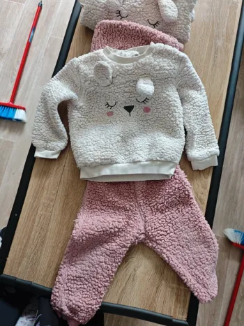 Lot 2 pyjamas épais 18 mois