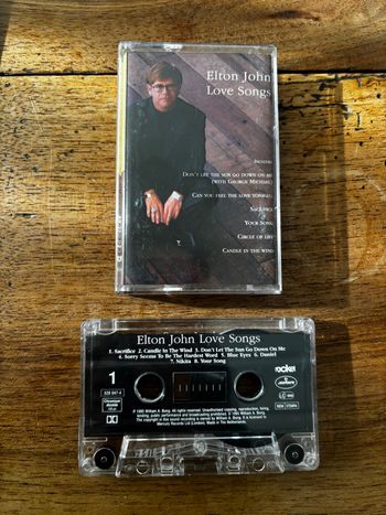 Cassette audio Elton John Love songs